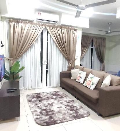 Dperdana -Dinies Pool,Wifi, Centre Of Kota Bharu, 4-5 Pax Apartment ภายนอก รูปภาพ