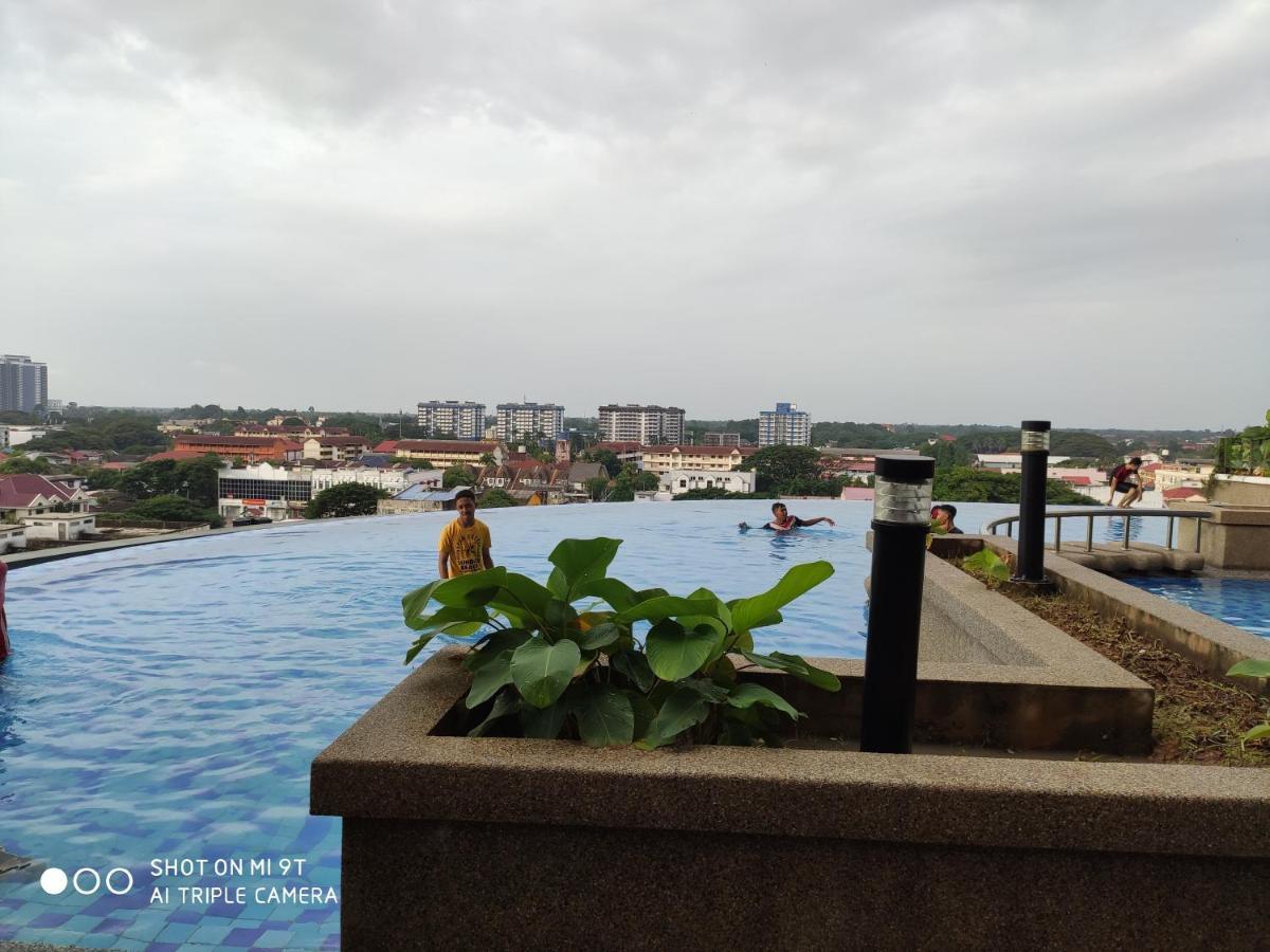 Dperdana -Dinies Pool,Wifi, Centre Of Kota Bharu, 4-5 Pax Apartment ภายนอก รูปภาพ